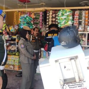 Operasi di Dua Kecamatan, Satpol PP Bondowoso Temukan 5 Pak Rokok ilegal