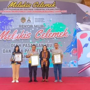 Peringati Hardiknas, Dispendikbud Madiun Raih 3 Rekor MURI