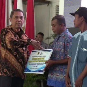 Pemkab Madiun Serahkan Bantuan Perbaikan RTLH