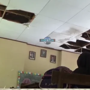 Dibalik Hardiknas, Gedung Sekolah Rusak Mengancam Siswa