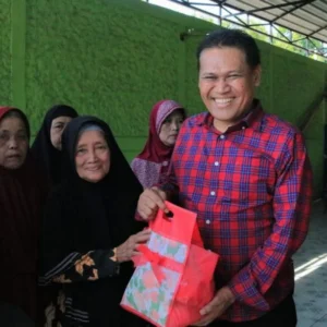 Sambangi Korban Puting Beliung Paslon Sujatno – Ida Berikan Bantuan