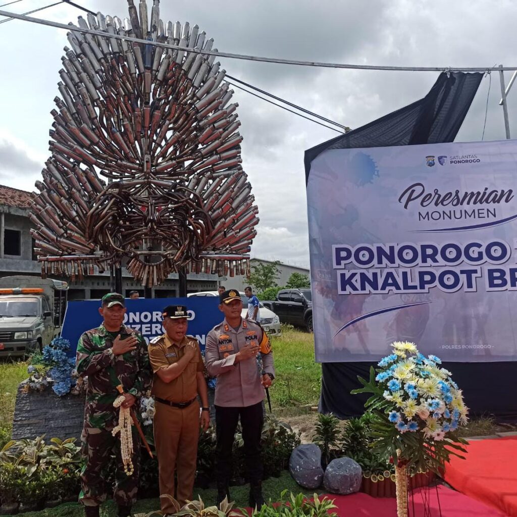 Perangi Kebisingan, Polres Ponorogo Sulap Ratusan Knalpot Brong Jadi Monumen