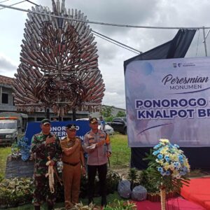 Perangi Kebisingan, Polres Ponorogo Sulap Ratusan Knalpot Brong Jadi Monumen