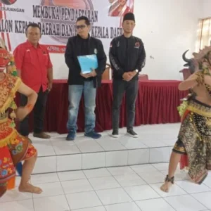Tokoh Budaya Daftar Bacabup Diantar Penari Topeng