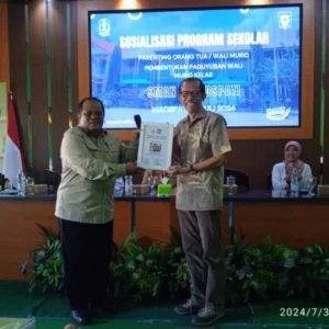 Sosialisasi Parenting Untuk Orangtua Wali Murid SMA Negeri 1 Maospati