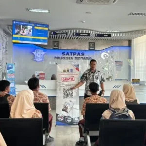Pelajar SMA dapatkan Edukasi Pembuatan SIM
