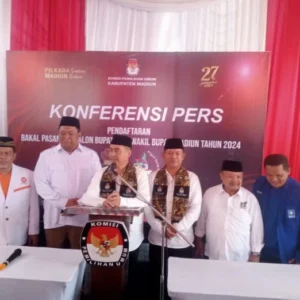 Diantar Simpatisan, Paslon Harmonis Daftar Bupati ke KPU