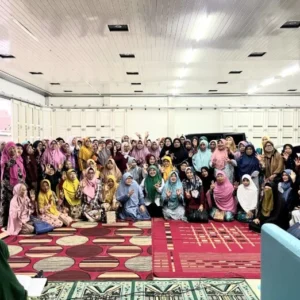 Tertarik Program Kerja, Ratusan Ibu-Ibu Pengajian Klagen Gambiran Dukung Sujatno-Ida