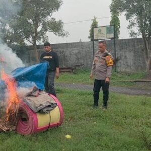 Polsek Krian Grebek Arena Sabung Ayam