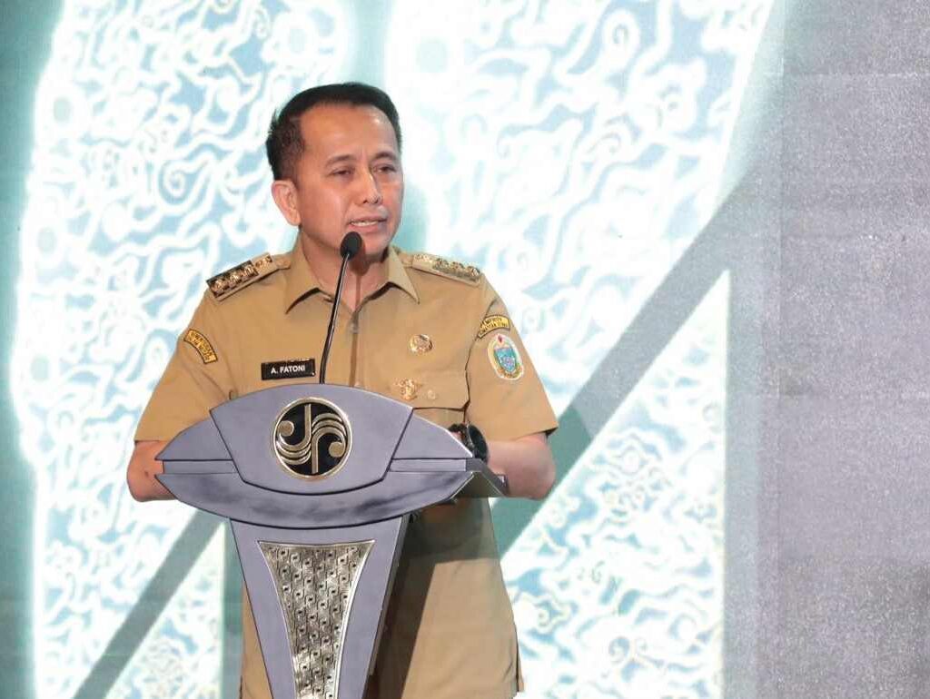 Dirjen Bina Keuangan Daerah Kemendagri Agus Fatoni Terima Penghargaan dan PIN Emas Dari Menteri BUMN.
