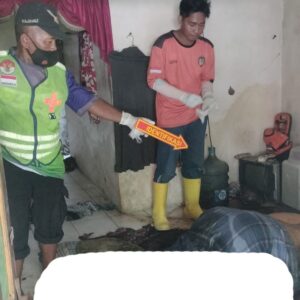 Geger ! Warga Temukan Mayat Perempuan Membusuk di Rumah