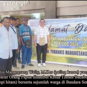 Masyarakat Jayapura Antusias Sambut Bacabup di Bandara