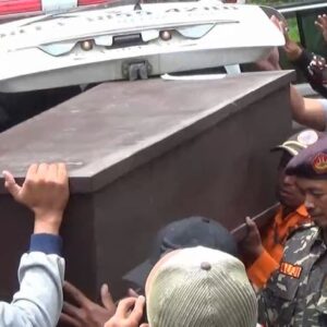Jenazah Korban Longsor Bali Tiba di Rumah Duka Magetan Disambut Tangisan Histeris Keluarga