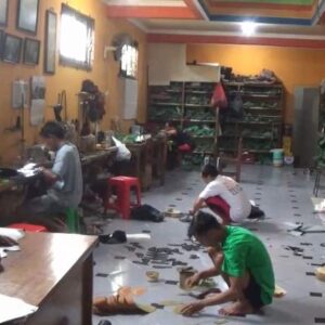 Kasus PMK Mengancam Perajin Produksi Kerajinan Kulit di Magetan