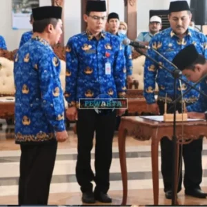 Pj Bupati Madiun Serahkan SK Pengangkatan Pegawai