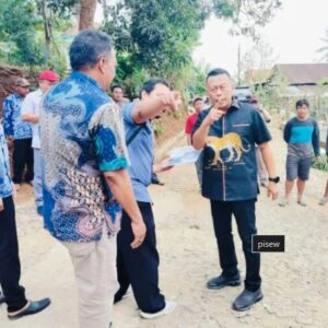 Dapatkan Program PISEW, Kang Bupati Sugiri Perbaiki Jalan Desa Tiga Kecamatan di Ponorogo
