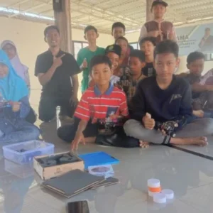 Siswa MTsN 3 Kota Surabaya Antusias Ikuti Extrakurikuler Robotik