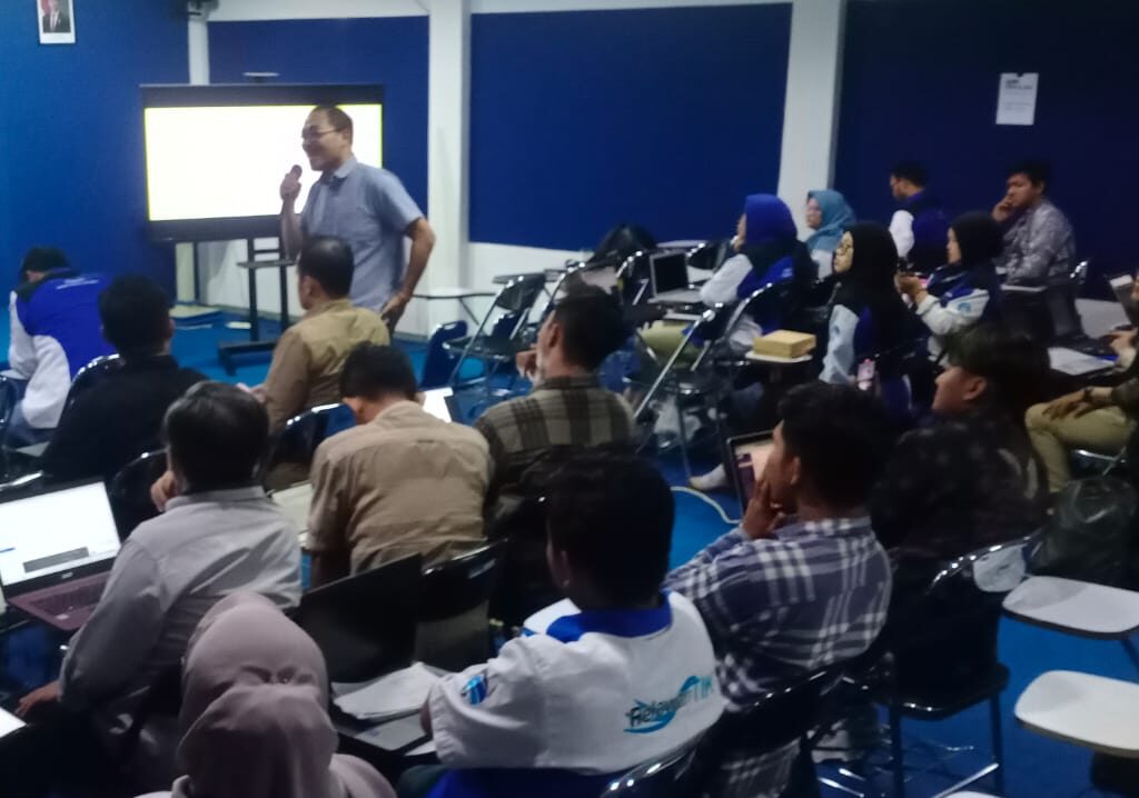 MoT Implementasi Desa Cerdas Nasional di Stikosa AWS