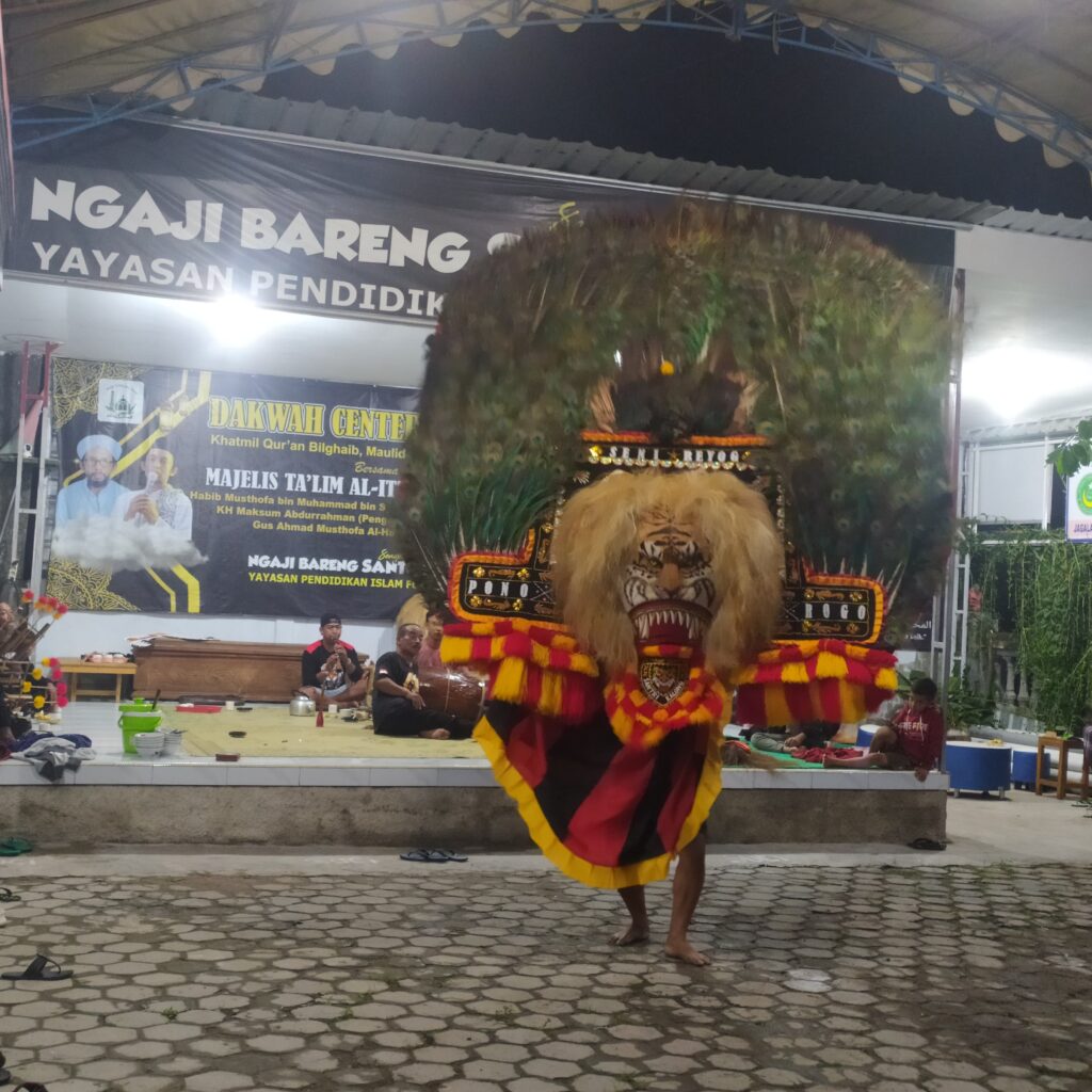 Mapak Ramadhan, Seni Reog Bersama Santri Kalong