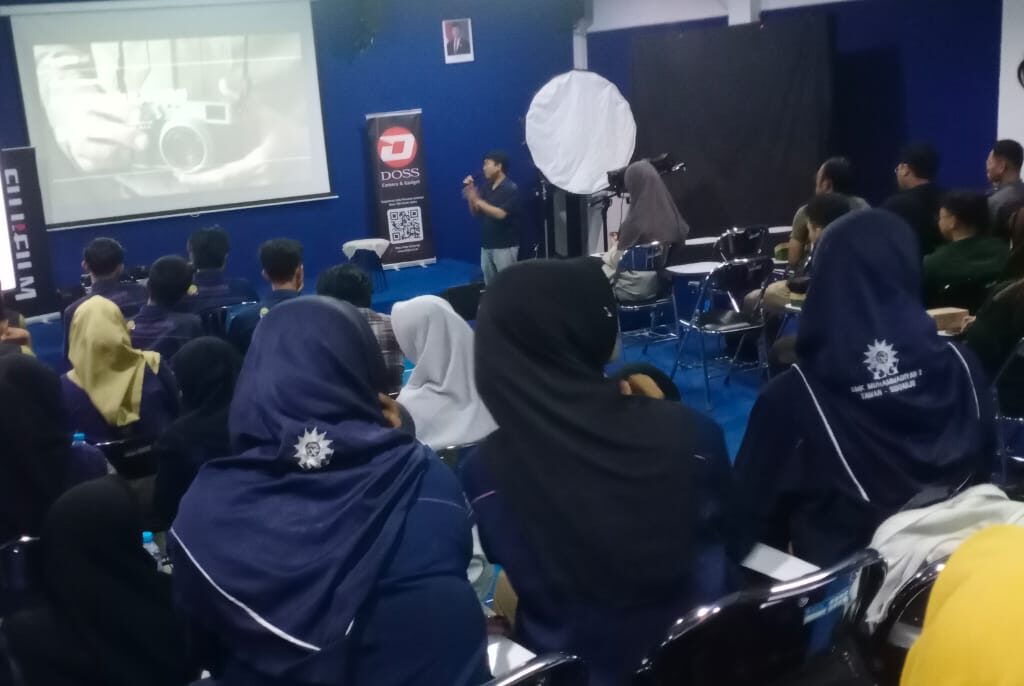 Himmarfi Adakan Pameran dan Workshop Fotografi di Stikosa AWS