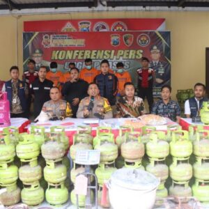 Polresta Sidoarjo Bongkar Dua Gudang Pengoplosan LPG