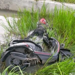 Diduga Mengantuk Pengendara Sepeda Motor Terjerumus ke Sungai