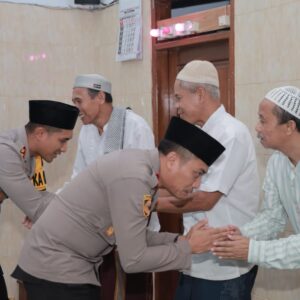 Takmir dan Marbot Masjid Al Baiturrahman Dapatkan Tali Asih dari Polres Jember