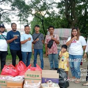 LiputanSurabaya.id & DataCyber.id Gelar Aksi Berbagi Takjil di Jembatan Suramadu