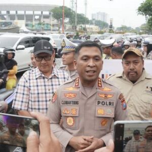 Peduli Pengendara di Bulan Ramadhan, Polresta Sidoarjo Bagikan Takjil