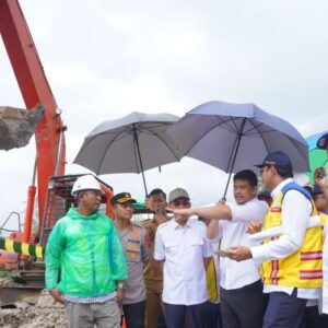 Tinjau Perbaikan Ruas Jalan Nasional Batu Jomba, Bobby Nasution Minta Jalur Aman Dilalui Pemudik