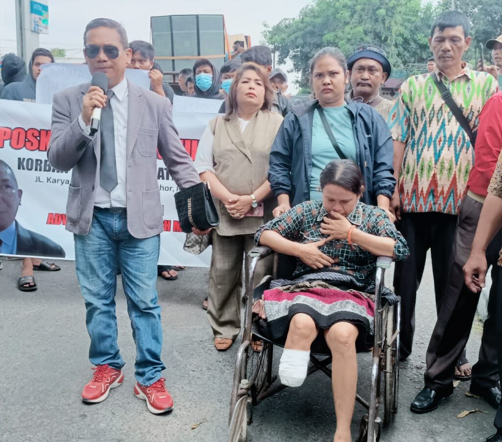 Gunakan Kursi Roda, Korban Dugaan Malpraktek RS Mitra Sejati minta Kapoldasu Tindaklanjutin Laporannya