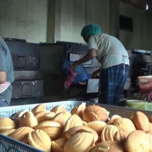 Ramadhan Roti Bolu Khas Magetan Omzet Meningkat
