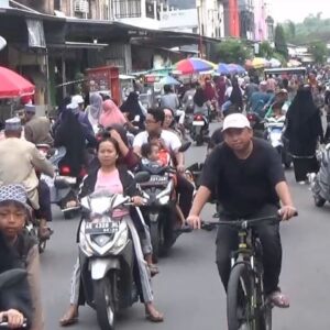 Berburu Takjil di Kampung Madinah Ponpes Temboro