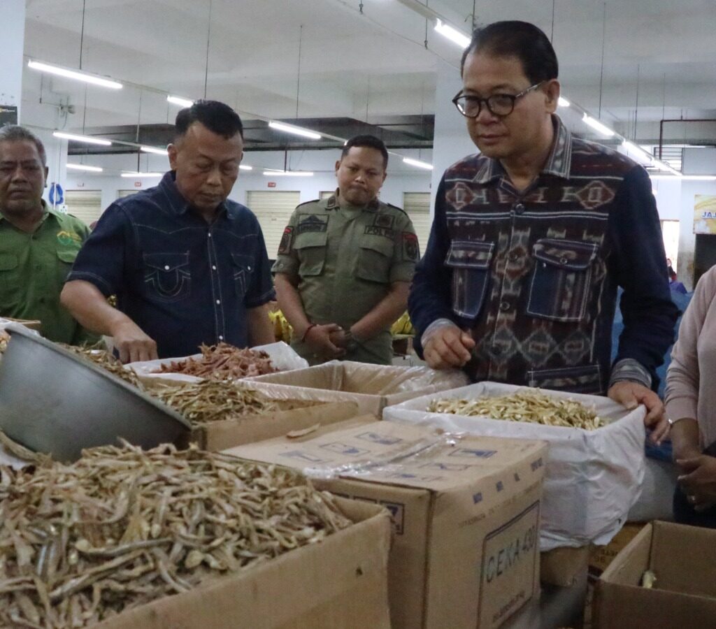 Sidak ke Pasar Legi, Andriko Noto Susanto dan Bupati Ponorogo Pastikan Harga Bahan Pangan Stabil dan Layak Edar