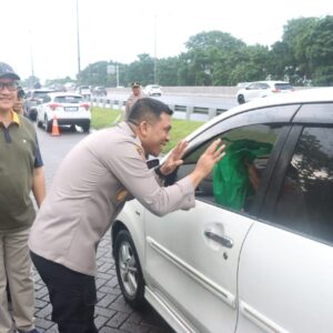 Kapolresta Sidoarjo Cek Arus Balik Lebaran di Rest Area KM 753