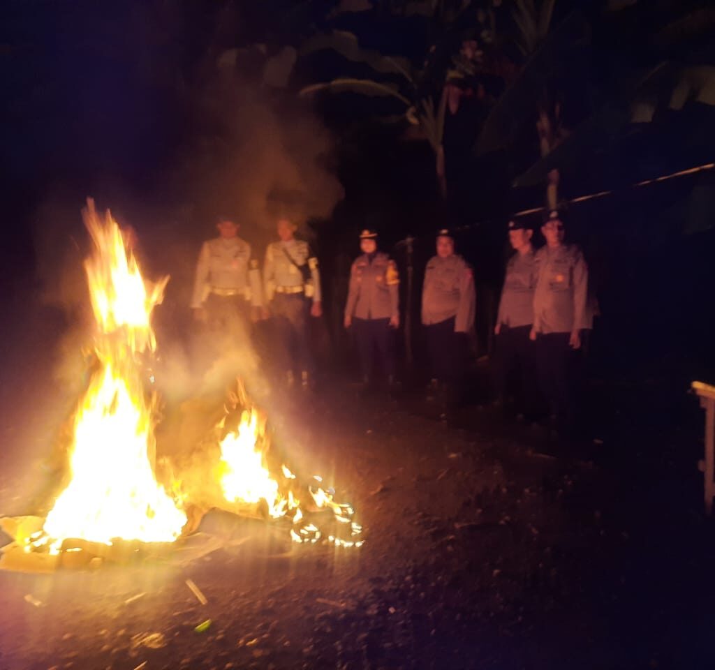 Operasi Gabungan Polsek Sedati Grebek Arena Sabung Ayam dan Judi Dadu