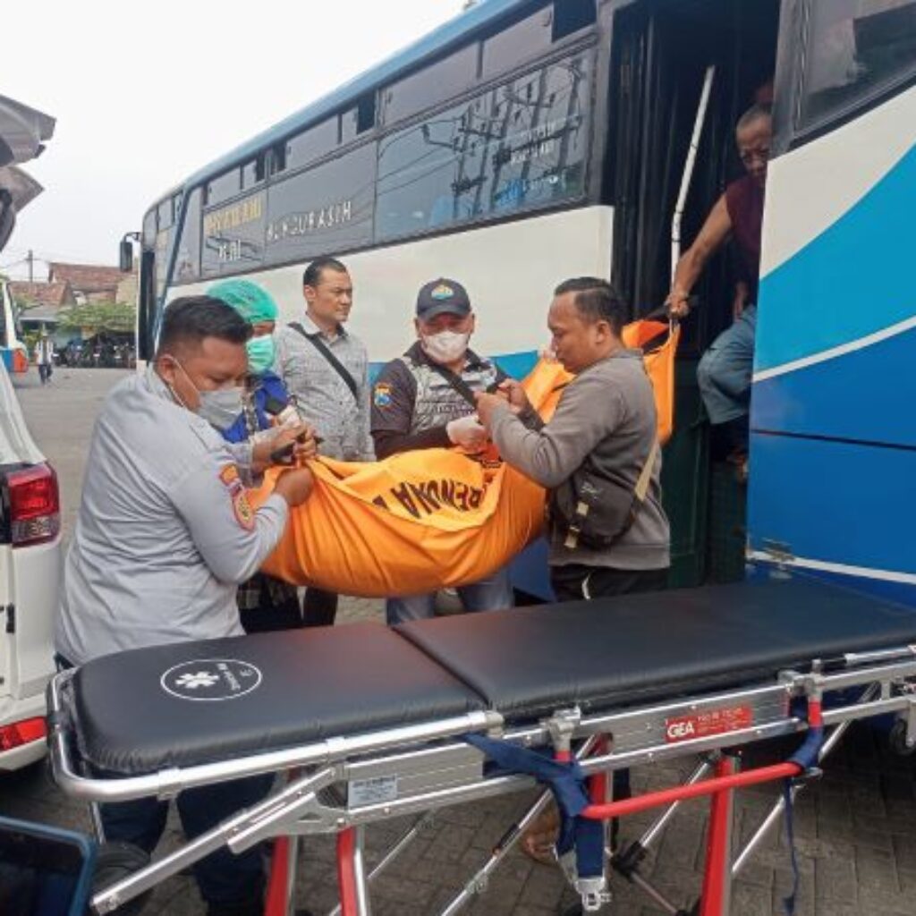 Penumpang Bus Ditemukan Meninggal Dunia