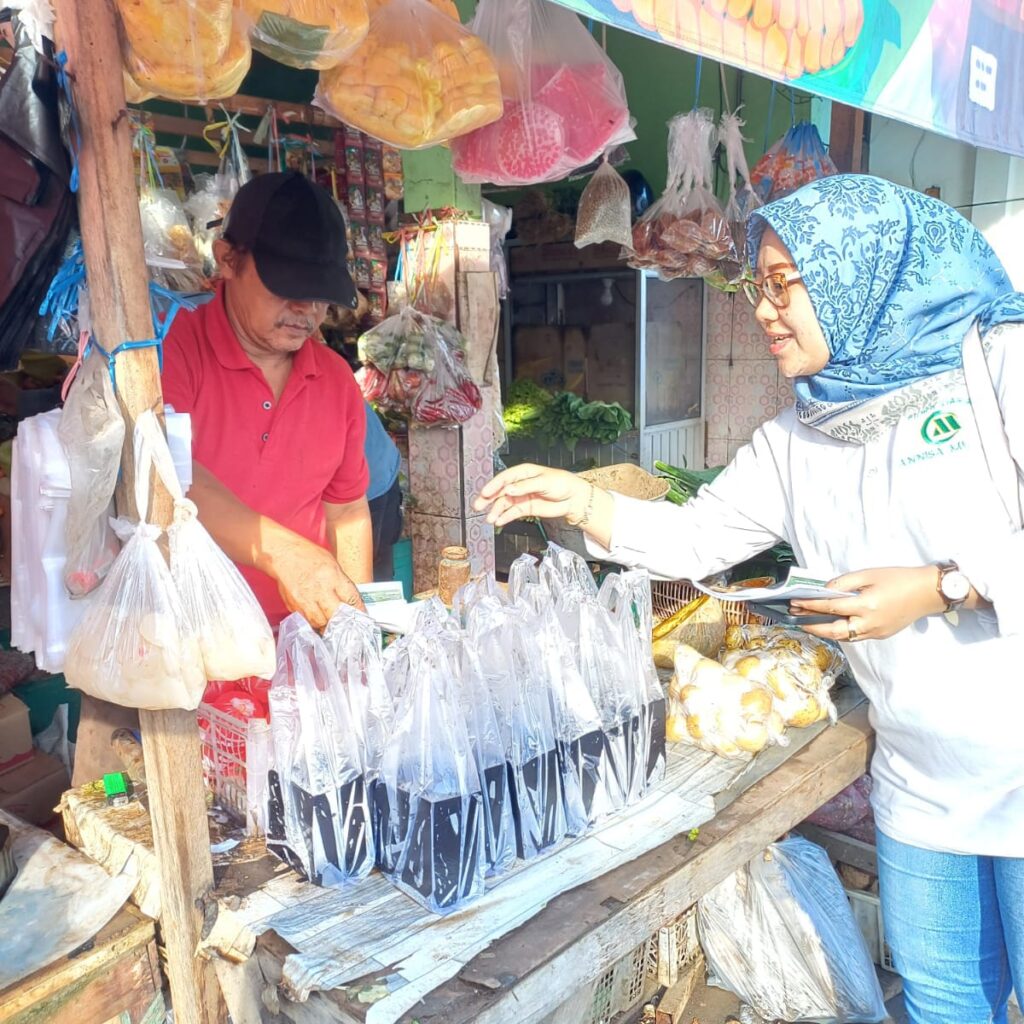 Grebek Pasar Bank Syariah Annisa Mukti Sosialisasi Produk Unggulan