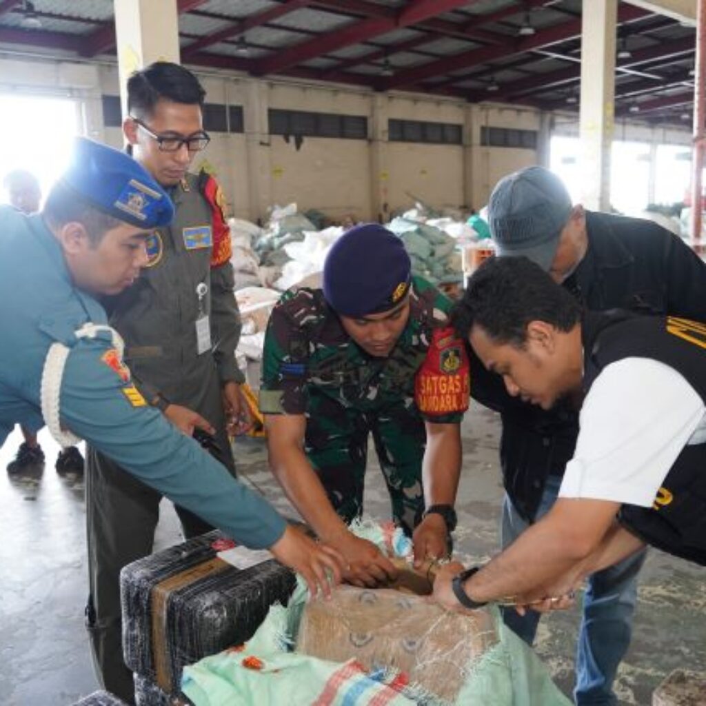 Satgaspam TNI AL Bandara Juanda Gagalkan Pengiriman Rokok Non Cukai senilai 1 Milyar