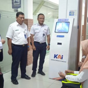Hari Lansia, KAI Daop 7 Madiun  Ajak Lansia Naik KA Gratis