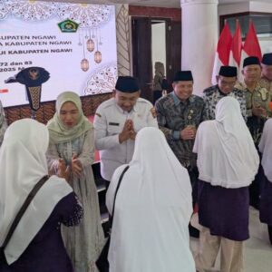 Bupati Ngawi Berangkatkan 477 Calon Jamaah  Haji