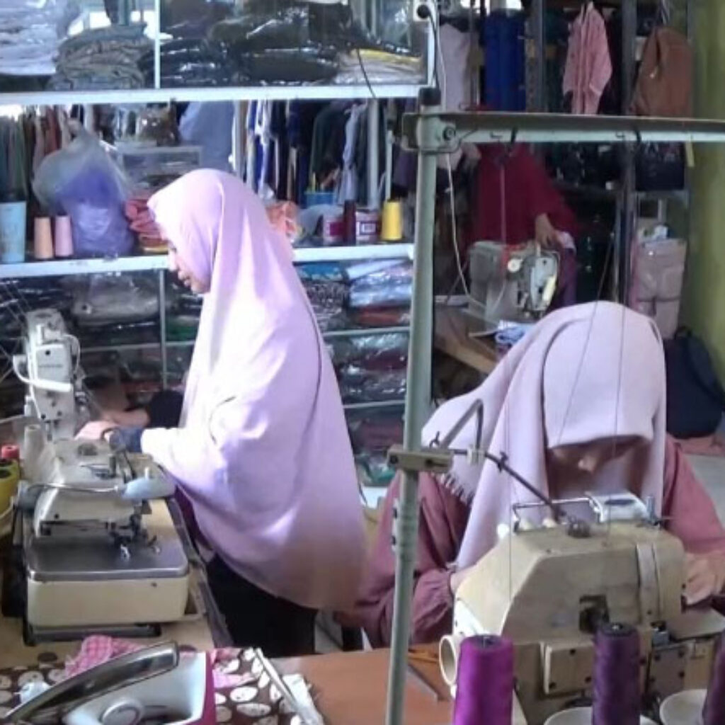 Berkah Penjahit Perlengkapan Haji di Magetan