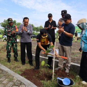 Penanaman 1700 Bibit Pohon Produktif, Simbol Sinergi Pemkab Magetan dan Persatuan Jaksa Indonesia