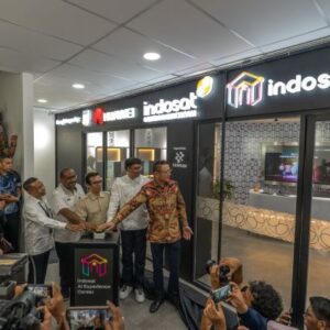 Resmikan AI Experience Center di Jayapura, Indosat Ooredoo Hutchison Hadirkan Manfaat Nyata AI bagi Masyarakat Indonesia Timur