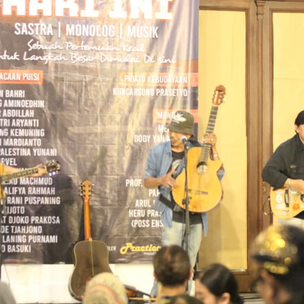 Kota & Kesenian, Pertunjukan Kedua FPKS di Pelataran Komplek Balai Pemuda Surabaya