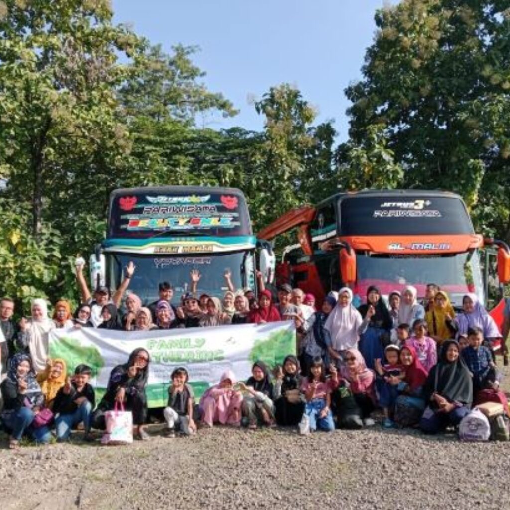 Piknik Ceria Dolan Bareng  RTGB Rungkut Tengah Gang Buntu Guyub Rukun Saklawase