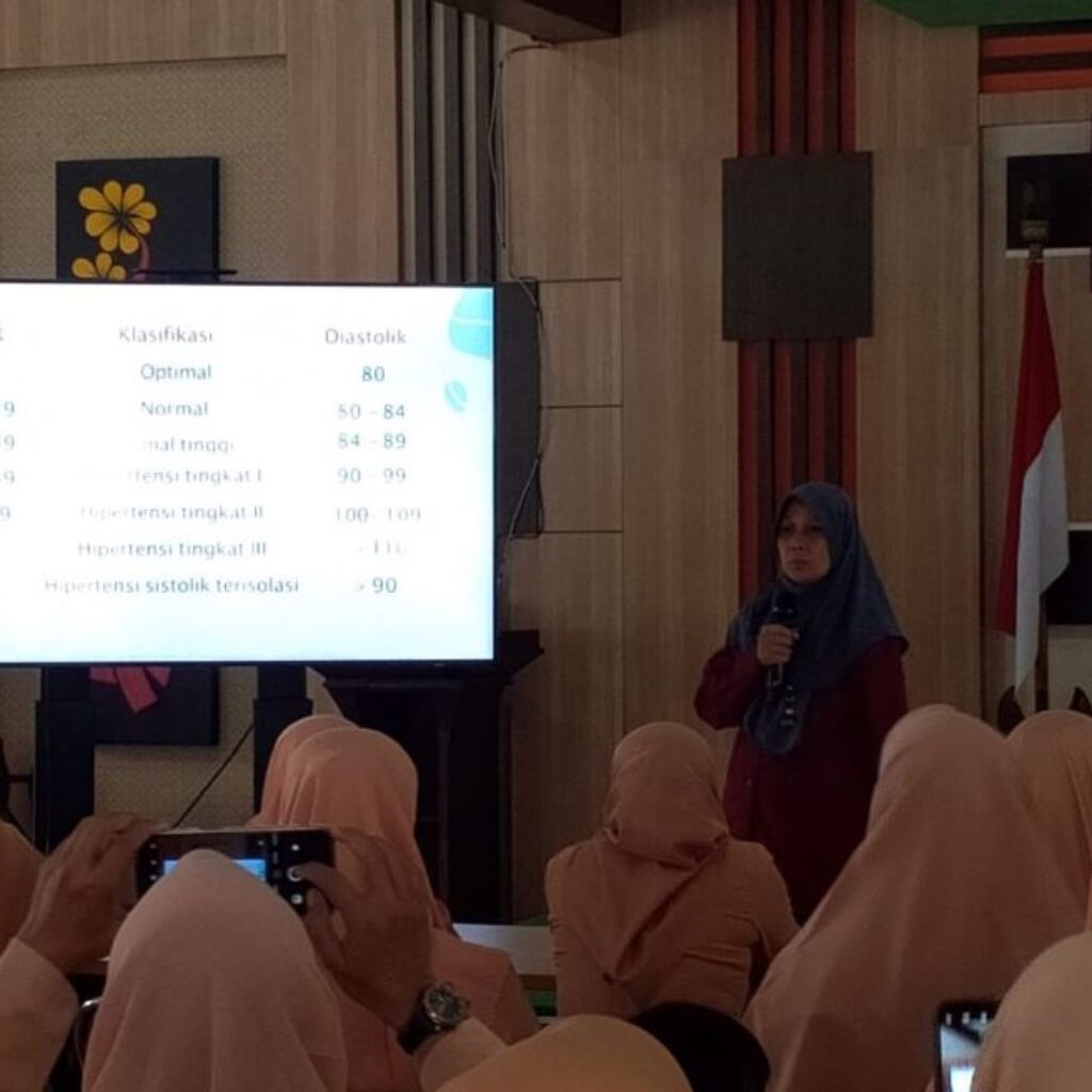 Tingkatkan Derajat Kesehatan Masyarakat, Dinkes Ngawi Beri Sosialisasi Pelayanan Kesehatan Tradisional Bagi Dharma Wanita Persatuan