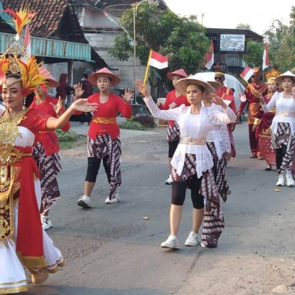 Masyarakat Desa Legundi Ngawi Gelar Karnaval Kemerdekaan Merah Putih