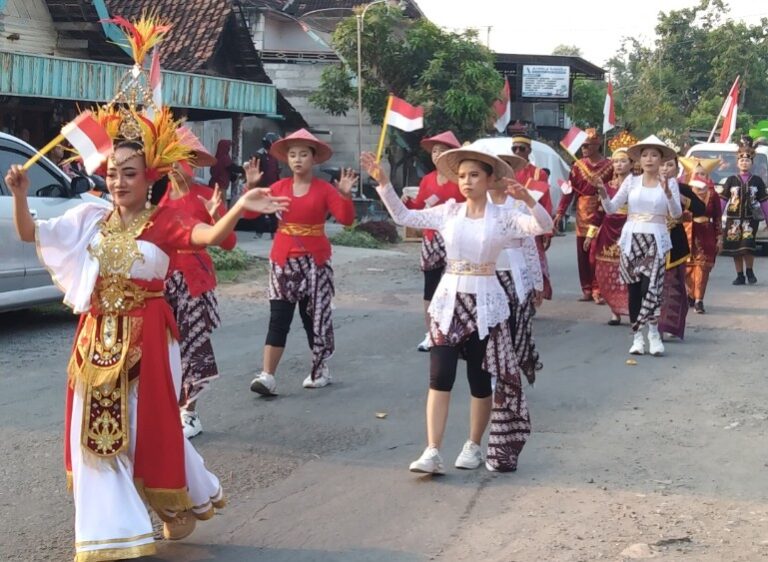 Masyarakat Desa Legundi Ngawi Gelar Karnaval Kemerdekaan Merah Putih