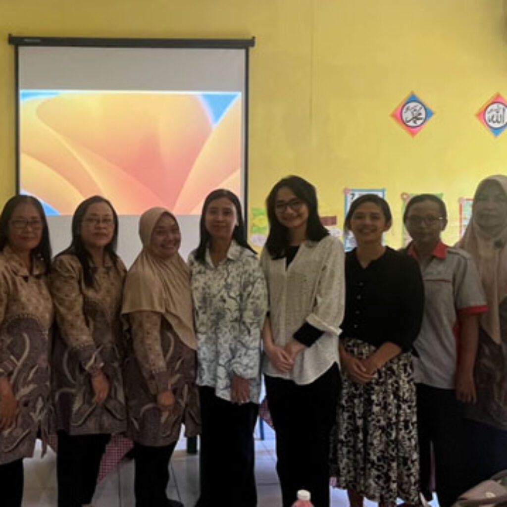 UPN Jatim Bantu Kader Posyandu dalam Meningkatkan Tumbuh Kembang Anak Melalui Teknologi